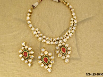 Kundan Necklace Sets : Paanshape Kundan Necklace Sets Kundan Necklace ...