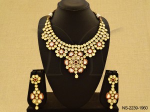 Vilandi Kundan Necklace Set