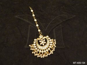 Chand Shape Kundan Maang Tikka